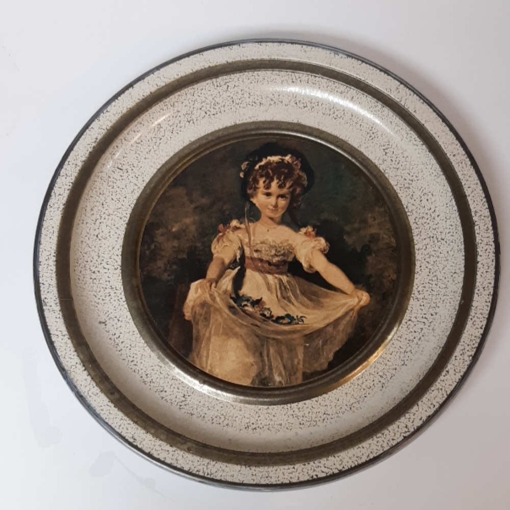 Home decor Victorian Circular Wall Hanging Vintage MISS MURRY Image